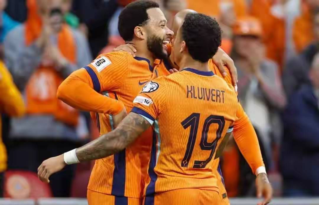 1-1平垫底狼队+24分丢12分！阿莫林3-4-3失灵，曼联争五悬了？